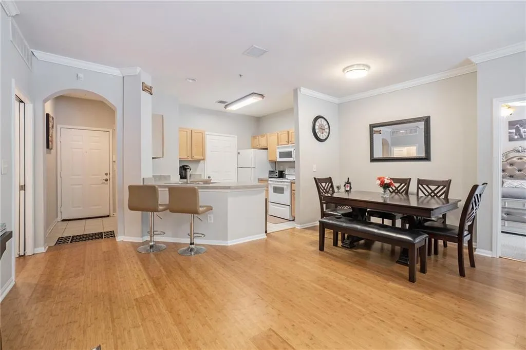 5641 Roswell Road Unit 105, Atlanta, Georgia 30342, 2 Bedrooms Bedrooms, ,2 BathroomsBathrooms,Residential,Sold,5641 Roswell Road Unit 105,6550314