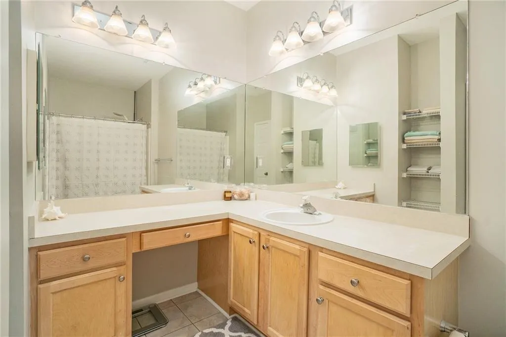 5641 Roswell Road Unit 105, Atlanta, Georgia 30342, 2 Bedrooms Bedrooms, ,2 BathroomsBathrooms,Residential,Sold,5641 Roswell Road Unit 105,6550314