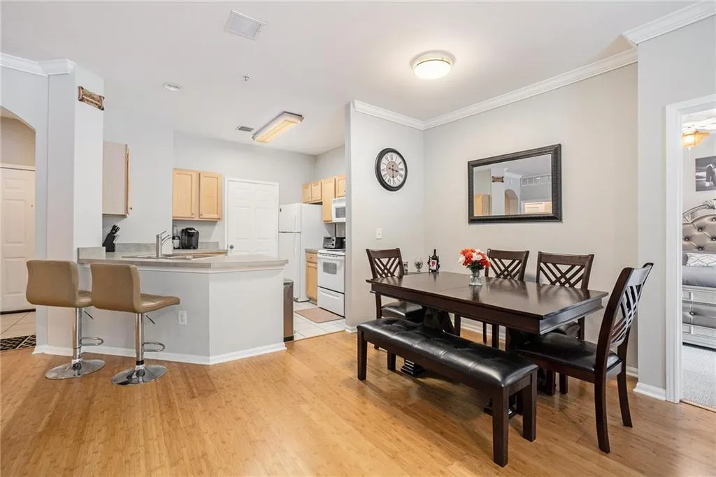 5641 Roswell Road Unit 105, Atlanta, Georgia 30342, 2 Bedrooms Bedrooms, ,2 BathroomsBathrooms,Residential,Sold,5641 Roswell Road Unit 105,6550314