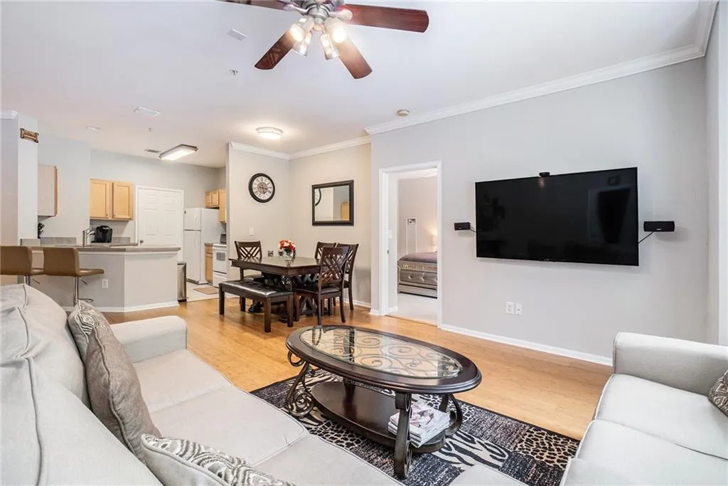 5641 Roswell Road Unit 105, Atlanta, Georgia 30342, 2 Bedrooms Bedrooms, ,2 BathroomsBathrooms,Residential,Sold,5641 Roswell Road Unit 105,6550314