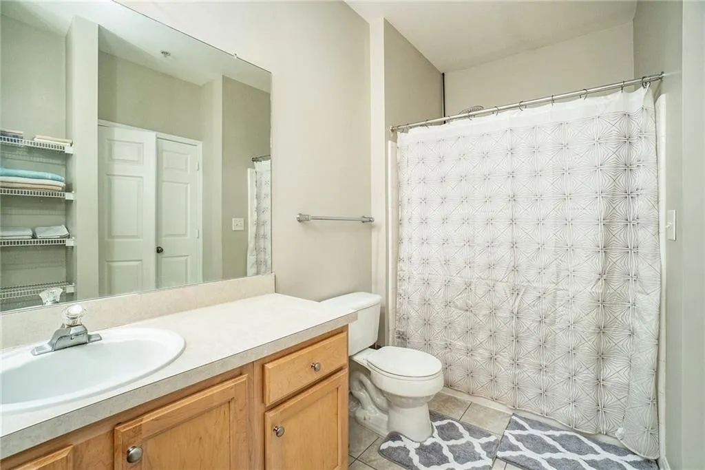 5641 Roswell Road Unit 105, Atlanta, Georgia 30342, 2 Bedrooms Bedrooms, ,2 BathroomsBathrooms,Residential,Sold,5641 Roswell Road Unit 105,6550314