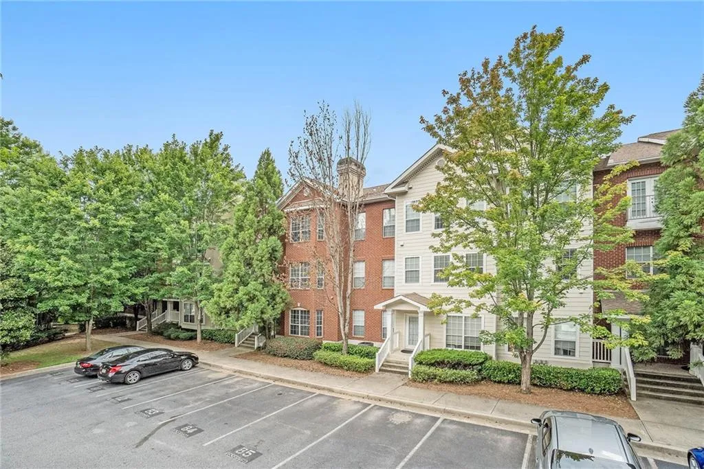 5641 Roswell Road Unit 105, Atlanta, Georgia 30342, 2 Bedrooms Bedrooms, ,2 BathroomsBathrooms,Residential,Sold,5641 Roswell Road Unit 105,6550314