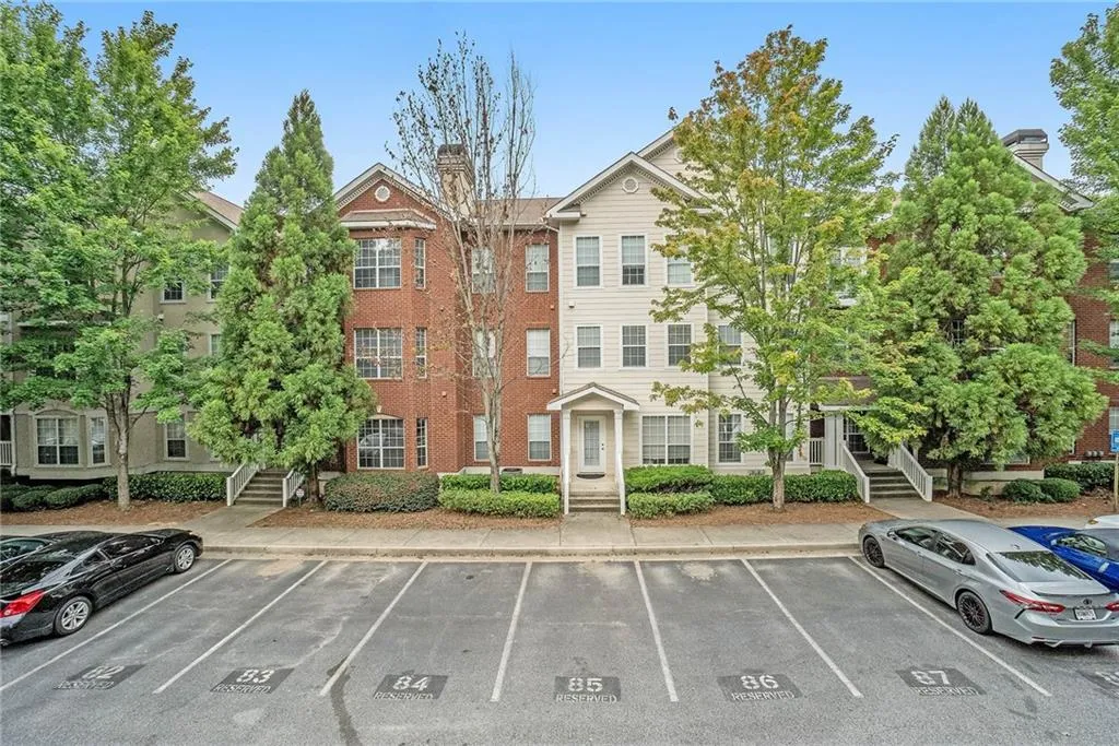 5641 Roswell Road Unit 105, Atlanta, Georgia 30342, 2 Bedrooms Bedrooms, ,2 BathroomsBathrooms,Residential,Sold,5641 Roswell Road Unit 105,6550314