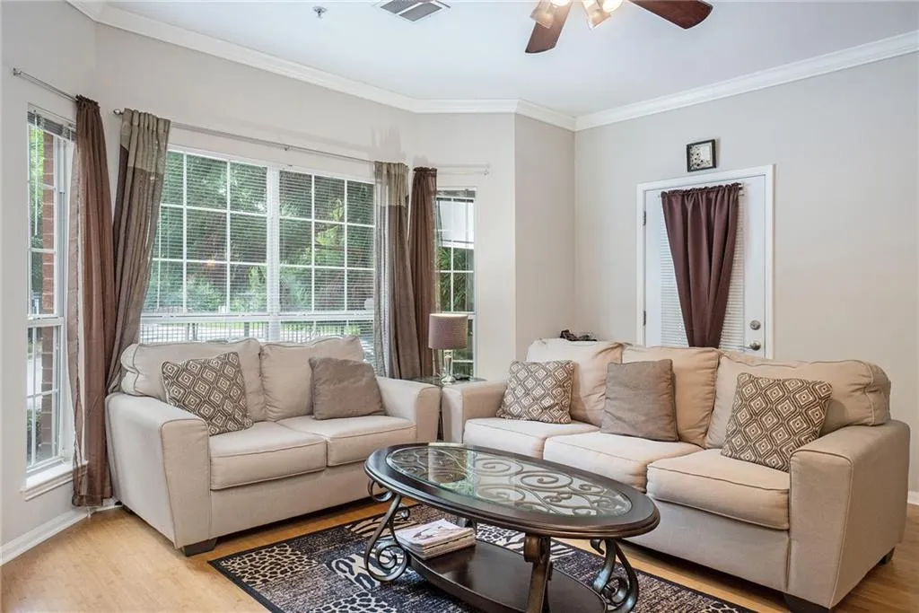 5641 Roswell Road Unit 105, Atlanta, Georgia 30342, 2 Bedrooms Bedrooms, ,2 BathroomsBathrooms,Residential,Sold,5641 Roswell Road Unit 105,6550314