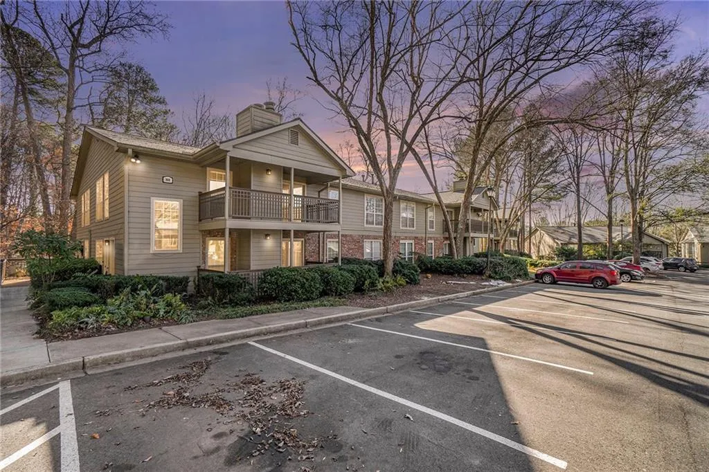 2901 Lenox Road Ne Unit 901, Atlanta, Georgia 30324, 2 Bedrooms Bedrooms, ,1 BathroomBathrooms,Residential,For Sale,2901 Lenox Road Ne Unit 901,7638313