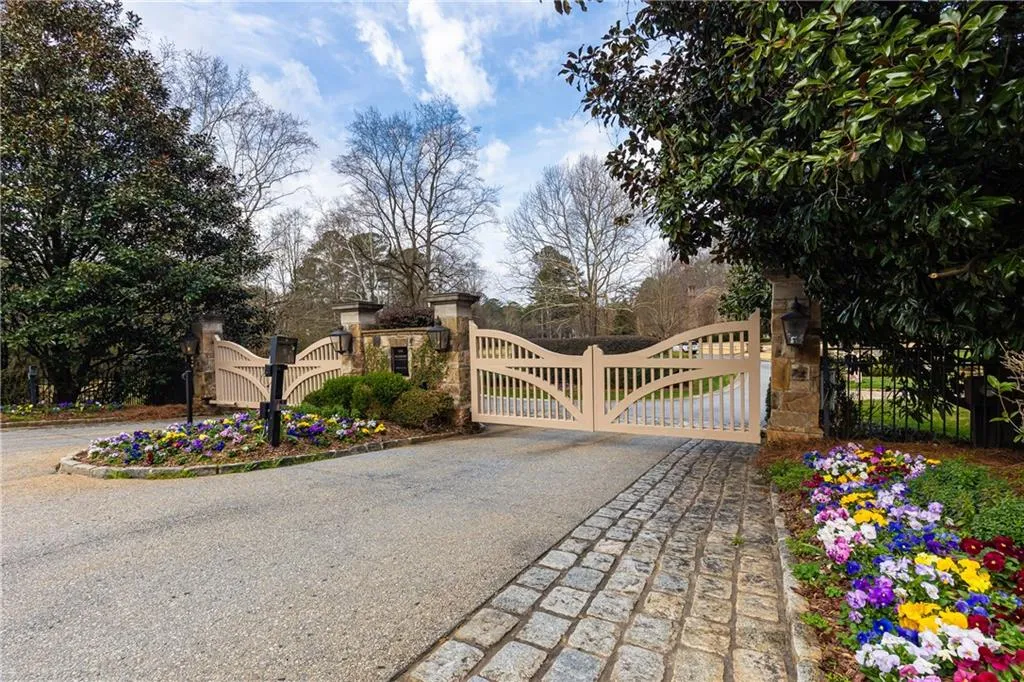 Neighborhood Gate