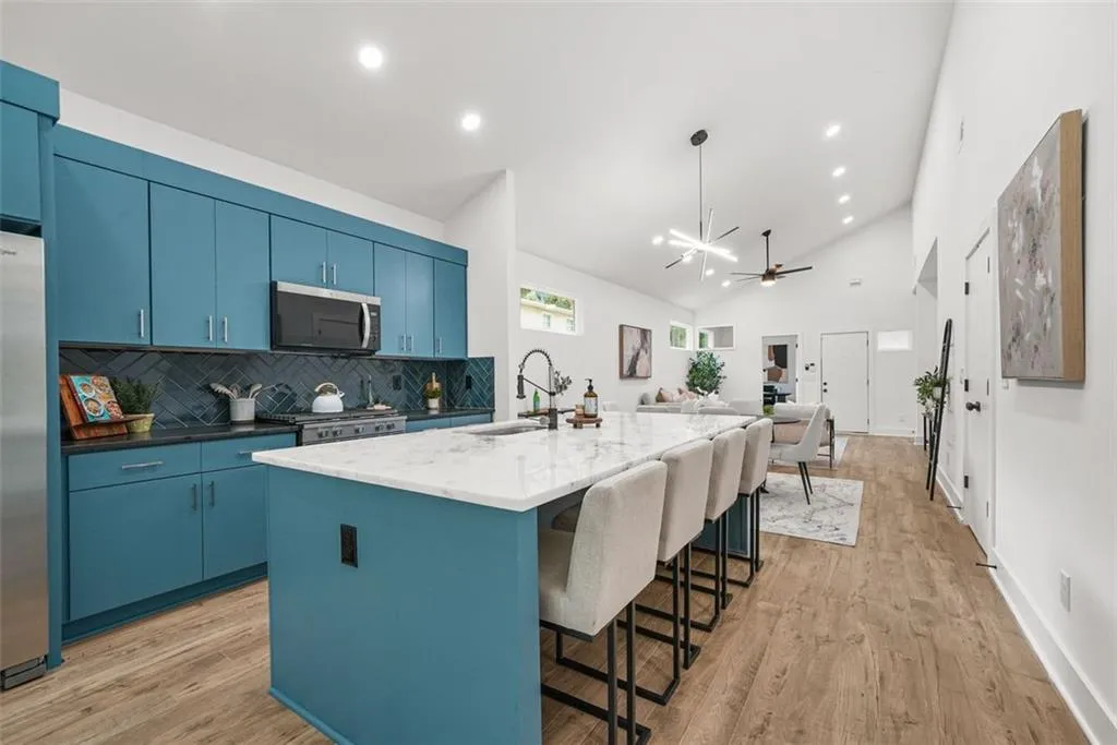 581 Woods Drive Nw, Atlanta, Georgia 30318, 3 Bedrooms Bedrooms, ,2 BathroomsBathrooms,Residential,For Sale,581 Woods Drive Nw,7648966