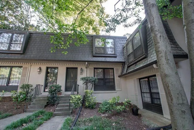 122 Woodmere Square Nw, Atlanta, Georgia 30327, 2 Bedrooms Bedrooms, ,1 BathroomBathrooms,Residential,Sold,122 Woodmere Square Nw,5714903