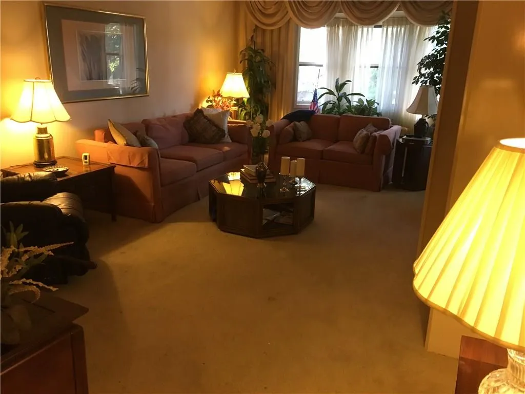 6851 Roswell Road Ne Unit Q23, Sandy Springs, Georgia 30328, 3 Bedrooms Bedrooms, ,2 BathroomsBathrooms,Residential,Sold,6851 Roswell Road Ne Unit Q23,5921791
