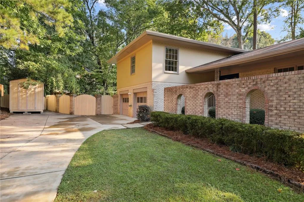 790 Sudbury Road, Atlanta, Georgia 30328, 4 Bedrooms Bedrooms, ,3 BathroomsBathrooms,Residential,Sold,790 Sudbury Road,7119210