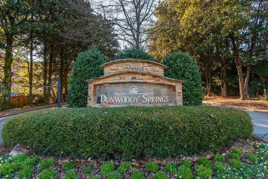 17 Dunwoody Springs Drive Ne, Sandy Springs, Georgia 30328, 2 Bedrooms Bedrooms, ,2 BathroomsBathrooms,Residential,Sold,17 Dunwoody Springs Drive Ne,6844281