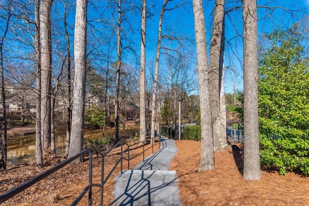 17 Dunwoody Springs Drive Ne, Sandy Springs, Georgia 30328, 2 Bedrooms Bedrooms, ,2 BathroomsBathrooms,Residential,Sold,17 Dunwoody Springs Drive Ne,6844281