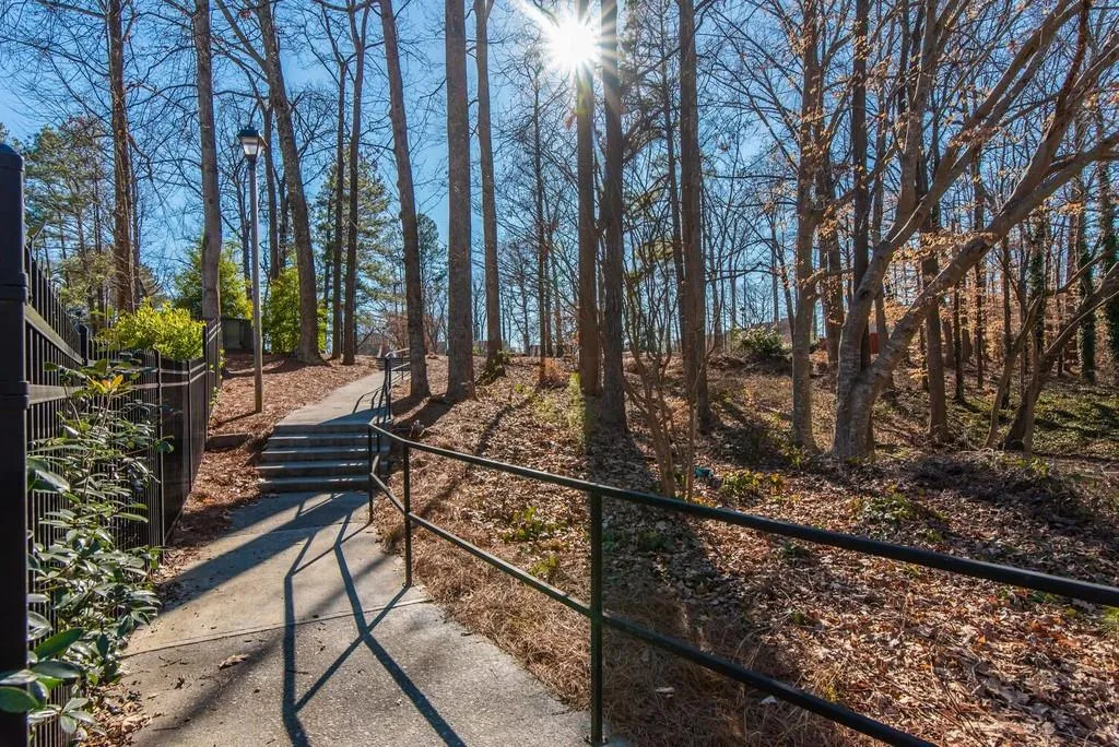 17 Dunwoody Springs Drive Ne, Sandy Springs, Georgia 30328, 2 Bedrooms Bedrooms, ,2 BathroomsBathrooms,Residential,Sold,17 Dunwoody Springs Drive Ne,6844281