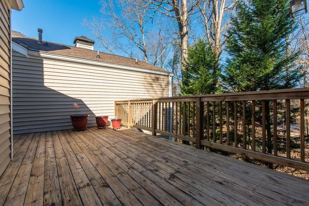 17 Dunwoody Springs Drive Ne, Sandy Springs, Georgia 30328, 2 Bedrooms Bedrooms, ,2 BathroomsBathrooms,Residential,Sold,17 Dunwoody Springs Drive Ne,6844281