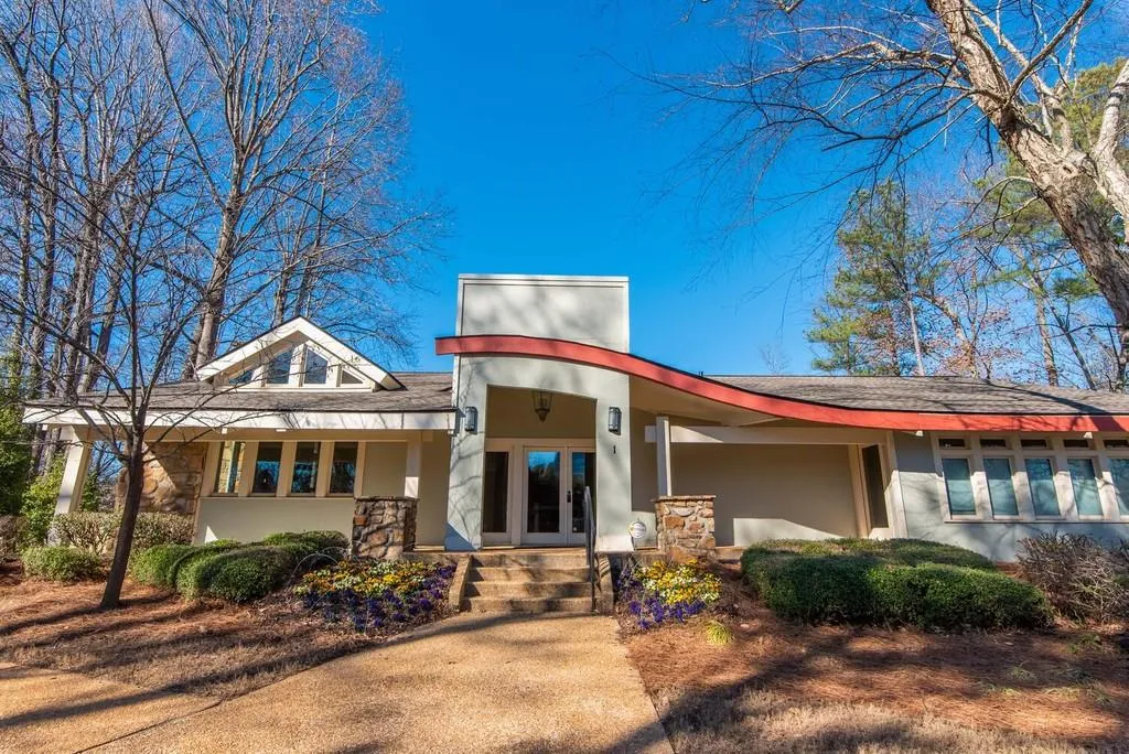 17 Dunwoody Springs Drive Ne, Sandy Springs, Georgia 30328, 2 Bedrooms Bedrooms, ,2 BathroomsBathrooms,Residential,Sold,17 Dunwoody Springs Drive Ne,6844281