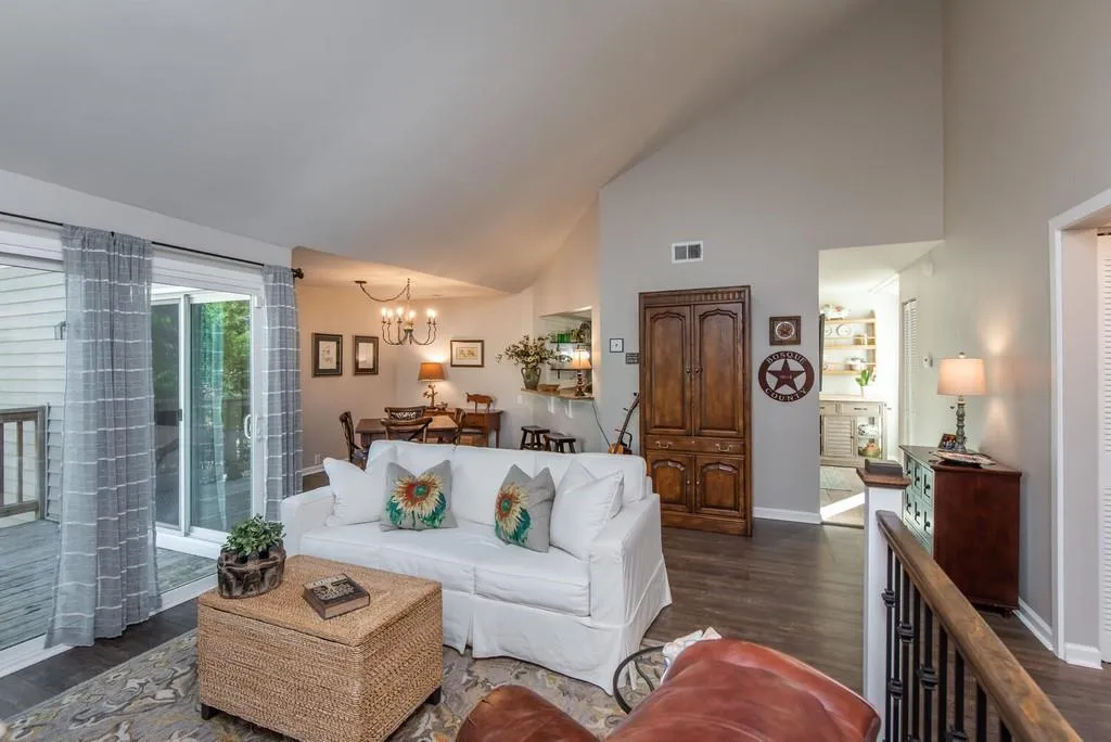 17 Dunwoody Springs Drive Ne, Sandy Springs, Georgia 30328, 2 Bedrooms Bedrooms, ,2 BathroomsBathrooms,Residential,Sold,17 Dunwoody Springs Drive Ne,6844281