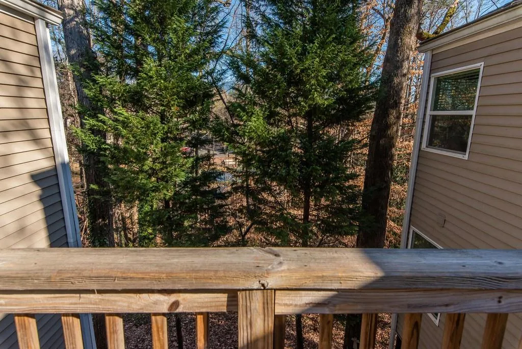 17 Dunwoody Springs Drive Ne, Sandy Springs, Georgia 30328, 2 Bedrooms Bedrooms, ,2 BathroomsBathrooms,Residential,Sold,17 Dunwoody Springs Drive Ne,6844281