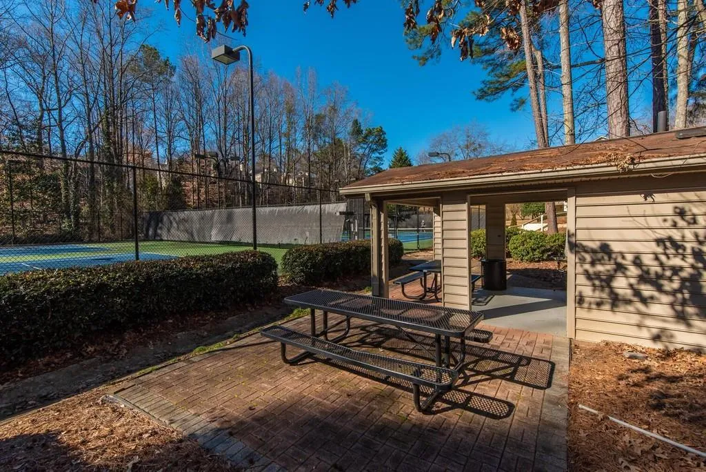 17 Dunwoody Springs Drive Ne, Sandy Springs, Georgia 30328, 2 Bedrooms Bedrooms, ,2 BathroomsBathrooms,Residential,Sold,17 Dunwoody Springs Drive Ne,6844281