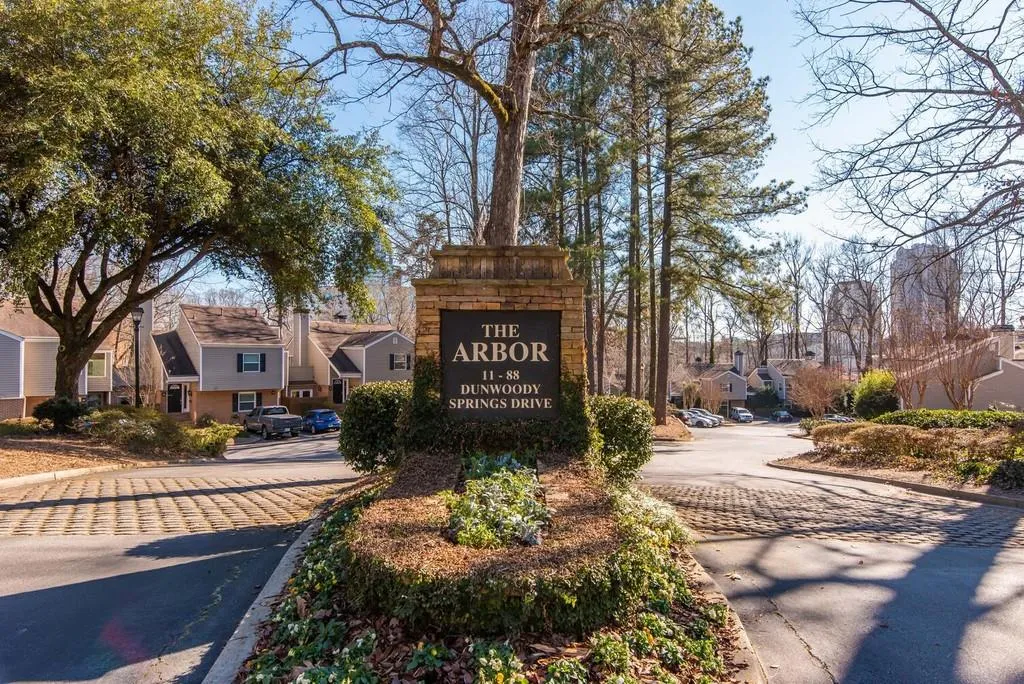 17 Dunwoody Springs Drive Ne, Sandy Springs, Georgia 30328, 2 Bedrooms Bedrooms, ,2 BathroomsBathrooms,Residential,Sold,17 Dunwoody Springs Drive Ne,6844281