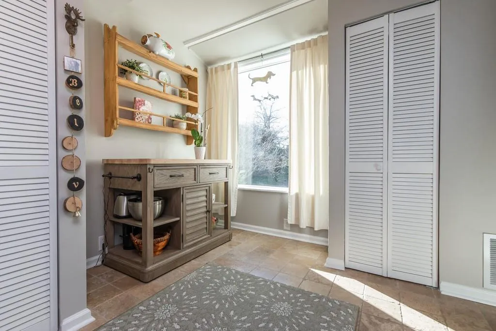 17 Dunwoody Springs Drive Ne, Sandy Springs, Georgia 30328, 2 Bedrooms Bedrooms, ,2 BathroomsBathrooms,Residential,Sold,17 Dunwoody Springs Drive Ne,6844281