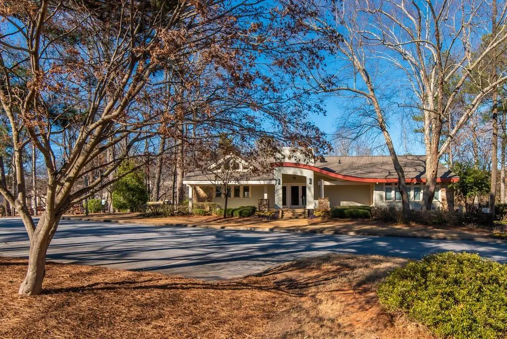 17 Dunwoody Springs Drive Ne, Sandy Springs, Georgia 30328, 2 Bedrooms Bedrooms, ,2 BathroomsBathrooms,Residential,Sold,17 Dunwoody Springs Drive Ne,6844281