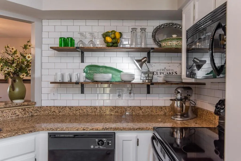 17 Dunwoody Springs Drive Ne, Sandy Springs, Georgia 30328, 2 Bedrooms Bedrooms, ,2 BathroomsBathrooms,Residential,Sold,17 Dunwoody Springs Drive Ne,6844281