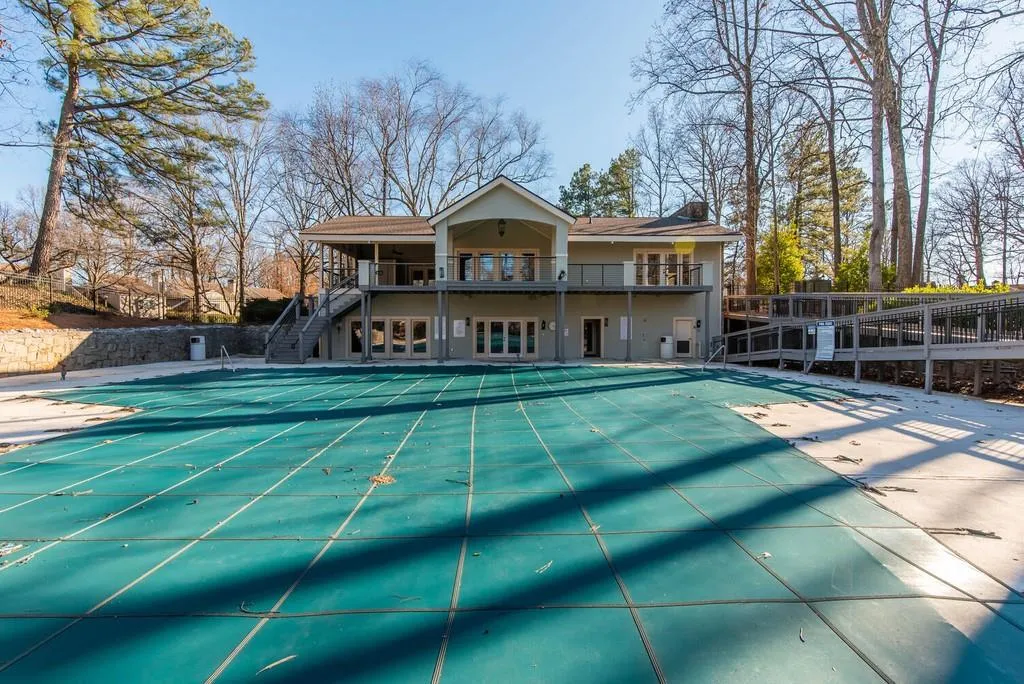 17 Dunwoody Springs Drive Ne, Sandy Springs, Georgia 30328, 2 Bedrooms Bedrooms, ,2 BathroomsBathrooms,Residential,Sold,17 Dunwoody Springs Drive Ne,6844281