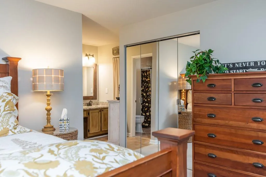 17 Dunwoody Springs Drive Ne, Sandy Springs, Georgia 30328, 2 Bedrooms Bedrooms, ,2 BathroomsBathrooms,Residential,Sold,17 Dunwoody Springs Drive Ne,6844281