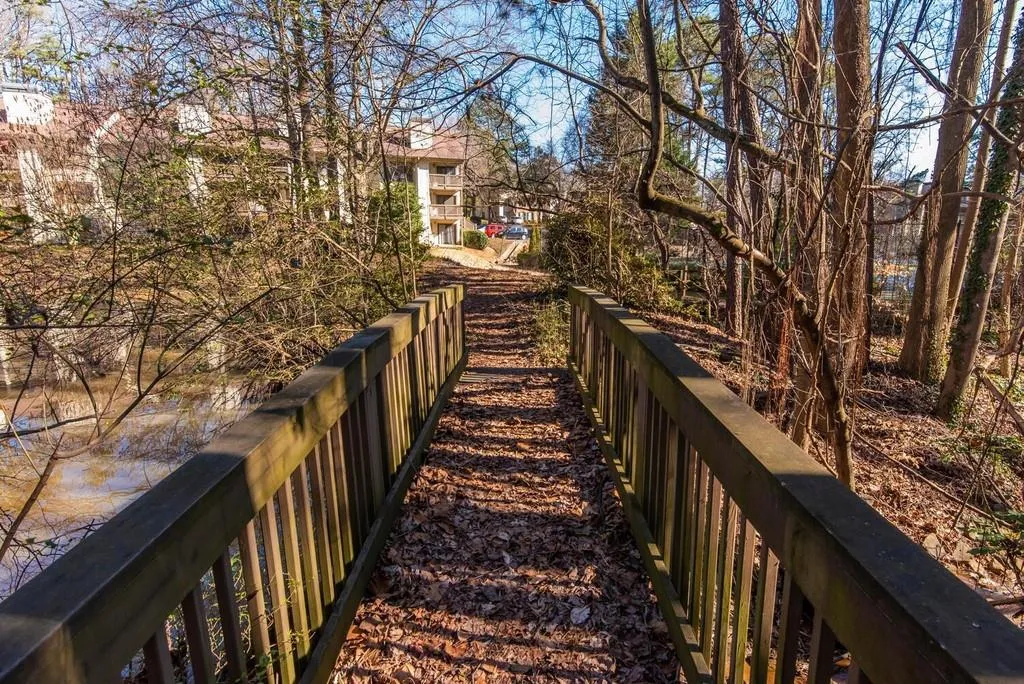 17 Dunwoody Springs Drive Ne, Sandy Springs, Georgia 30328, 2 Bedrooms Bedrooms, ,2 BathroomsBathrooms,Residential,Sold,17 Dunwoody Springs Drive Ne,6844281