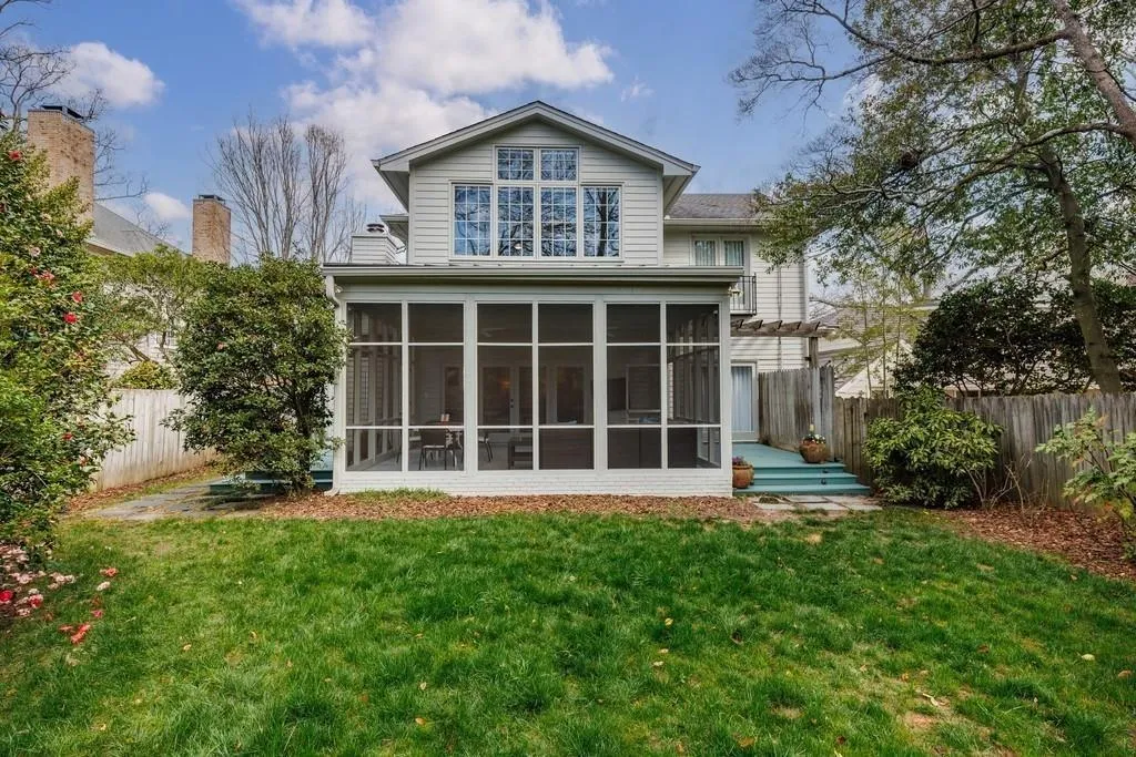 Walk out, flat, fenced backyard