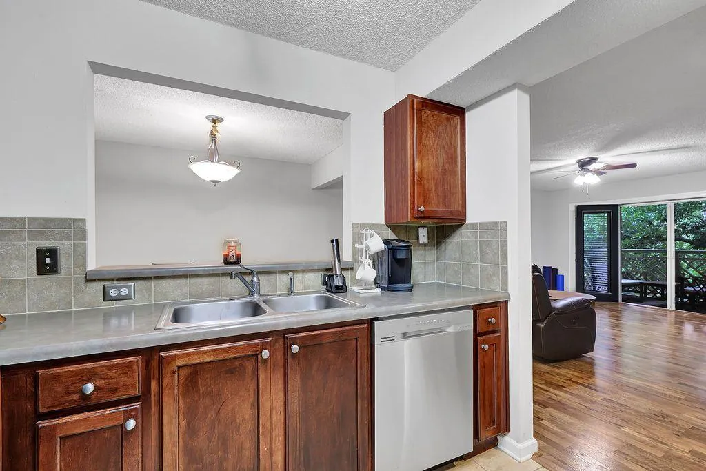 3650 Ashford Dunwoody Road Ne Unit 818, Brookhaven, Georgia 30319, 3 Bedrooms Bedrooms, ,2 BathroomsBathrooms,Residential,For Sale,3650 Ashford Dunwoody Road Ne Unit 818,7639289