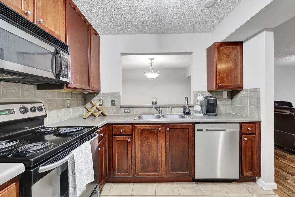 3650 Ashford Dunwoody Road Ne Unit 818, Brookhaven, Georgia 30319, 3 Bedrooms Bedrooms, ,2 BathroomsBathrooms,Residential,For Sale,3650 Ashford Dunwoody Road Ne Unit 818,7639289