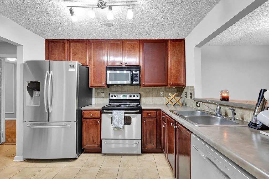 3650 Ashford Dunwoody Road Ne Unit 818, Brookhaven, Georgia 30319, 3 Bedrooms Bedrooms, ,2 BathroomsBathrooms,Residential,For Sale,3650 Ashford Dunwoody Road Ne Unit 818,7639289