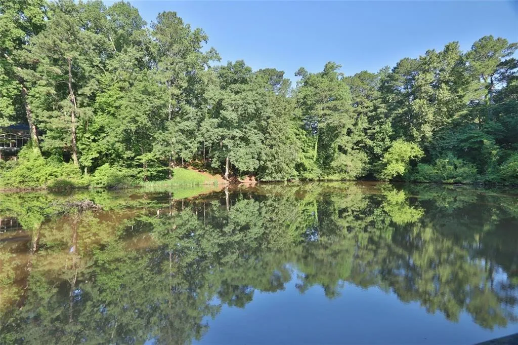 3650 Ashford Dunwoody Road Ne Unit 818, Brookhaven, Georgia 30319, 3 Bedrooms Bedrooms, ,2 BathroomsBathrooms,Residential,For Sale,3650 Ashford Dunwoody Road Ne Unit 818,7639289