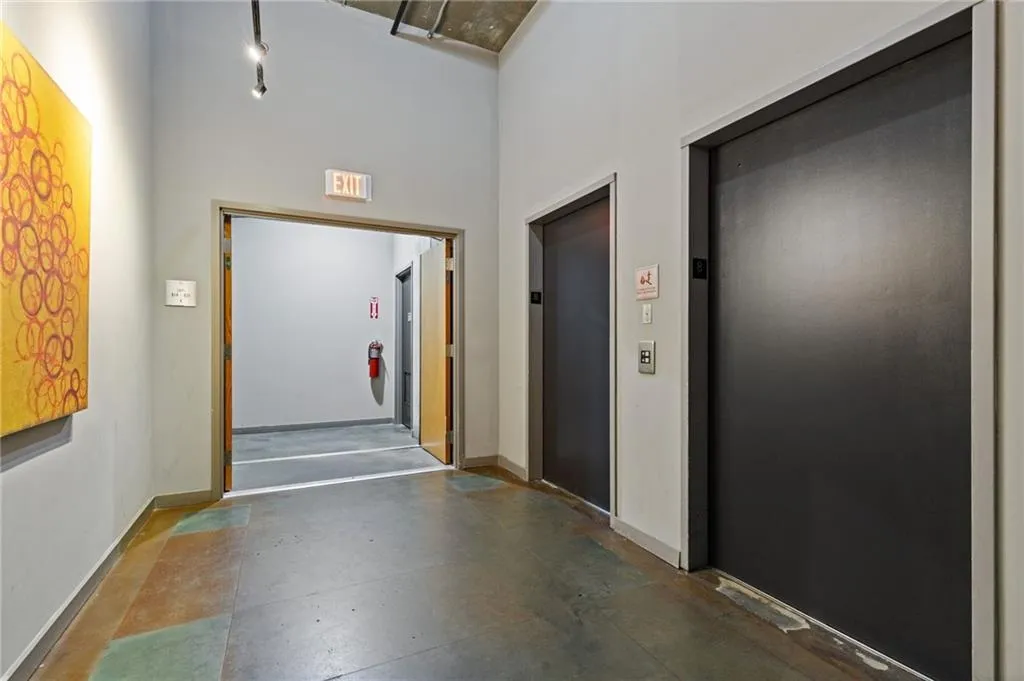 Hall with elevator and a high ceiling