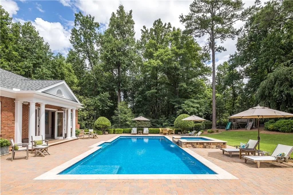 515 Old Cobblestone Drive, Sandy Springs, Georgia 30350, 5 Bedrooms Bedrooms, ,6 BathroomsBathrooms,Residential,Sold,515 Old Cobblestone Drive,6586974