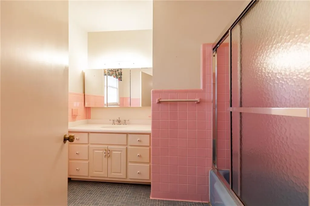 5110 Marbury Circle, Sandy Springs, Georgia 30327, 4 Bedrooms Bedrooms, ,3 BathroomsBathrooms,Residential,Sold,5110 Marbury Circle,6638032