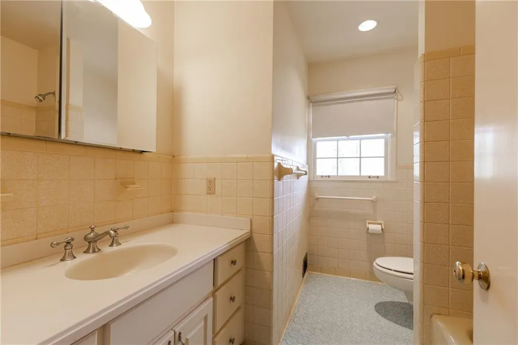 5110 Marbury Circle, Sandy Springs, Georgia 30327, 4 Bedrooms Bedrooms, ,3 BathroomsBathrooms,Residential,Sold,5110 Marbury Circle,6638032