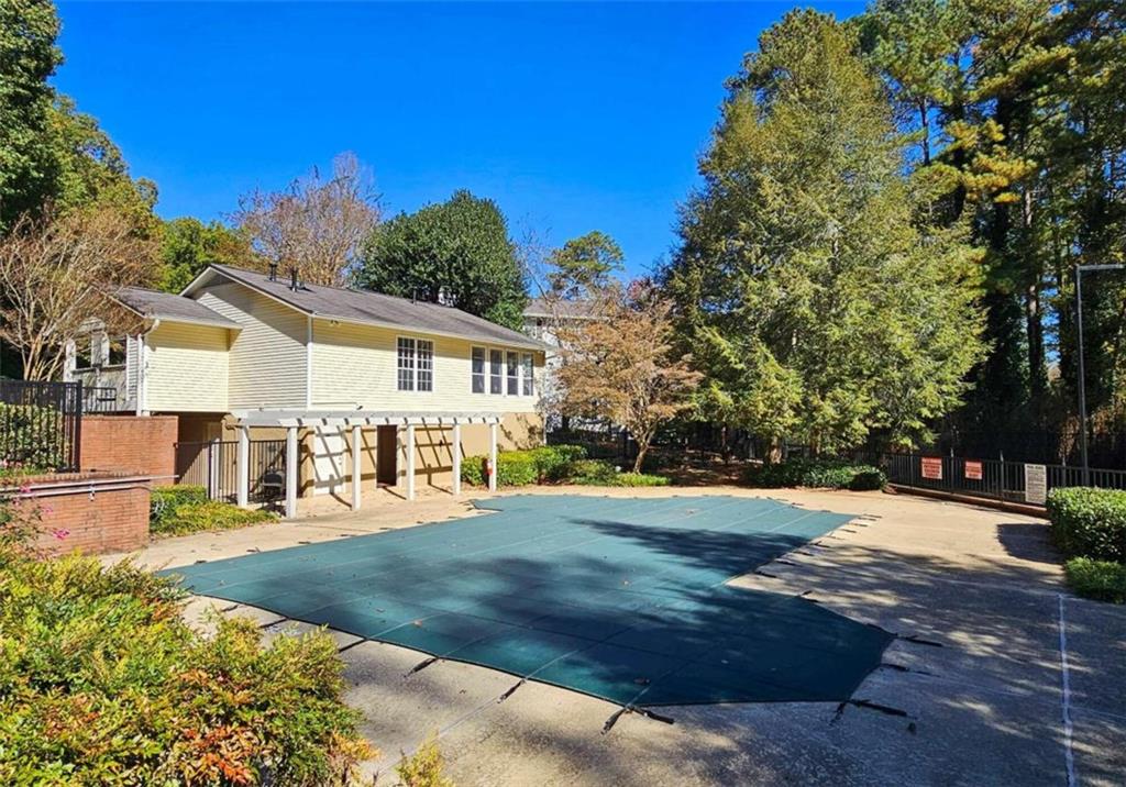 6806 Glenridge Drive Unit F, Sandy Springs, Georgia 30315, 2 Bedrooms Bedrooms, ,2 BathroomsBathrooms,Residential,Sold,6806 Glenridge Drive Unit F,7299987