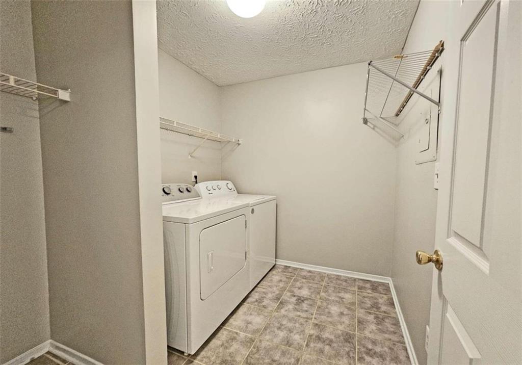 6806 Glenridge Drive Unit F, Sandy Springs, Georgia 30315, 2 Bedrooms Bedrooms, ,2 BathroomsBathrooms,Residential,Sold,6806 Glenridge Drive Unit F,7299987