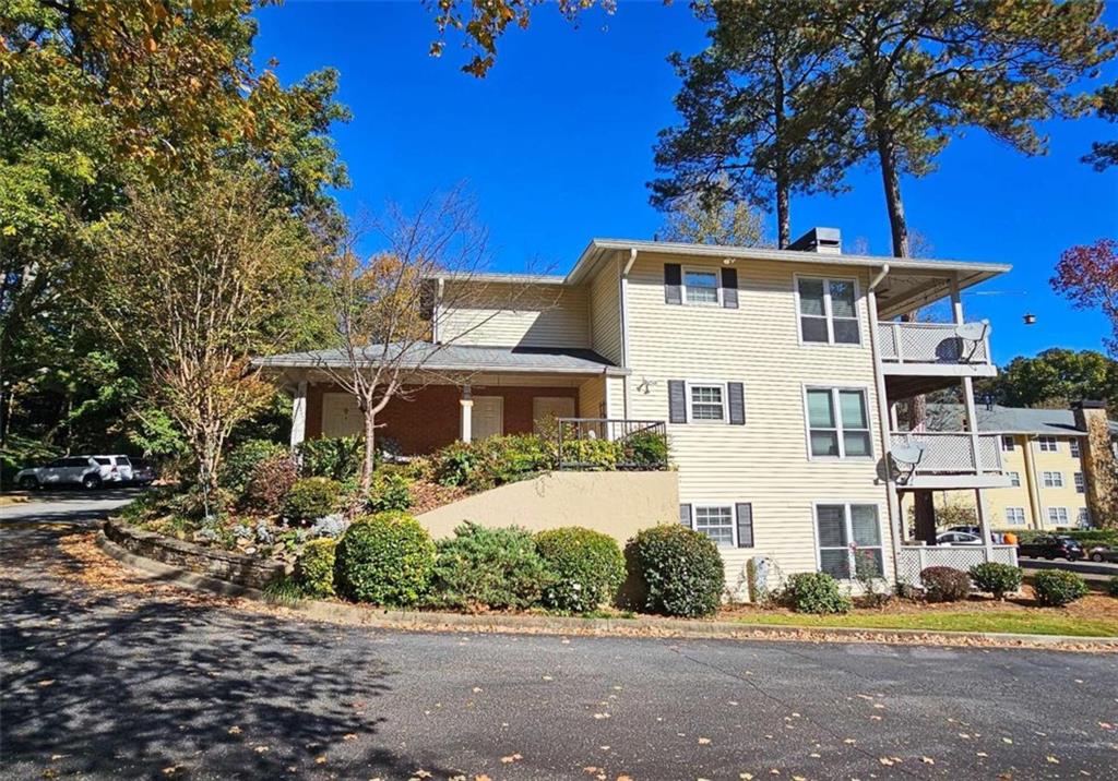 6806 Glenridge Drive Unit F, Sandy Springs, Georgia 30315, 2 Bedrooms Bedrooms, ,2 BathroomsBathrooms,Residential,Sold,6806 Glenridge Drive Unit F,7299987
