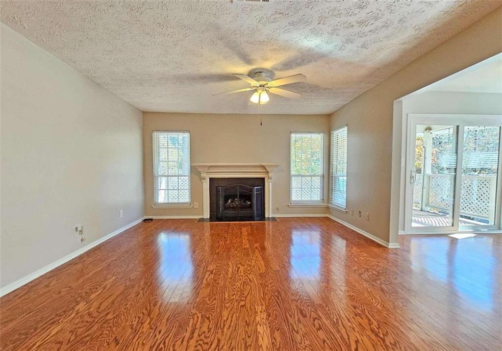 6806 Glenridge Drive Unit F, Sandy Springs, Georgia 30315, 2 Bedrooms Bedrooms, ,2 BathroomsBathrooms,Residential,Sold,6806 Glenridge Drive Unit F,7299987