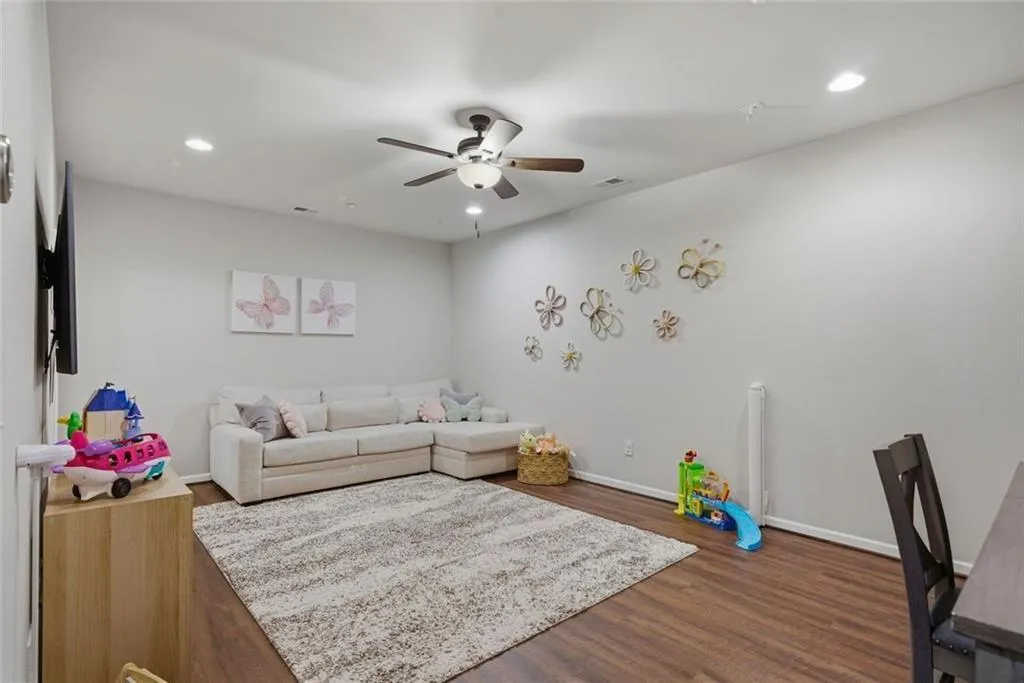 965 Thibideau Court, Atlanta, Georgia 30328, 3 Bedrooms Bedrooms, ,3 BathroomsBathrooms,Residential,For Sale,965 Thibideau Court,7750272