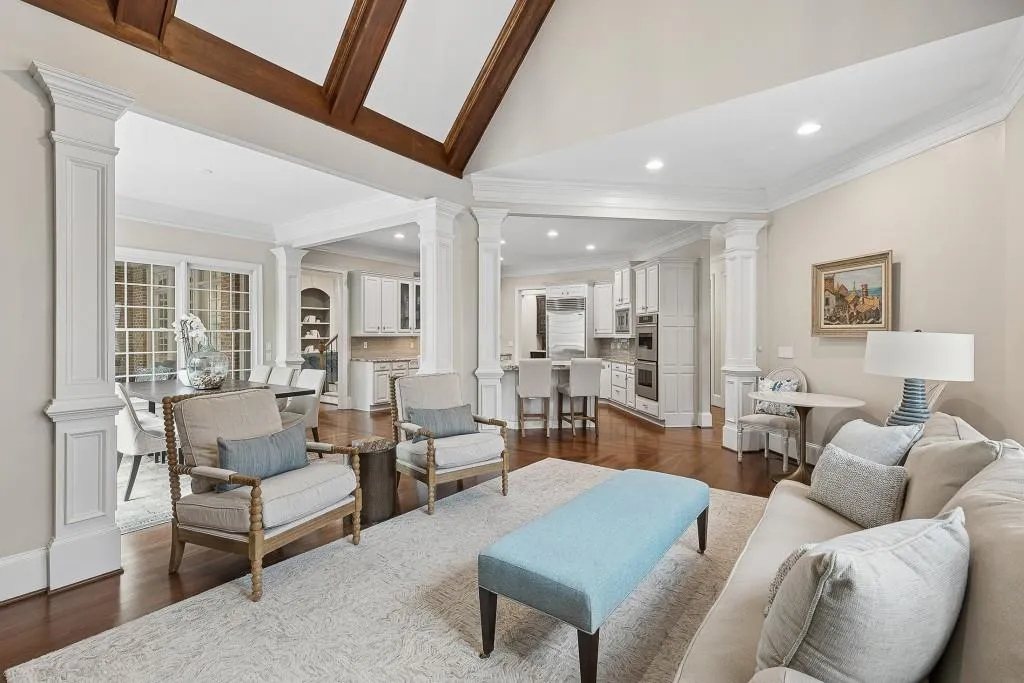 4966 Long Island Drive, Atlanta, Georgia 30327, 5 Bedrooms Bedrooms, ,6 BathroomsBathrooms,Residential,For Sale,4966 Long Island Drive,7746683