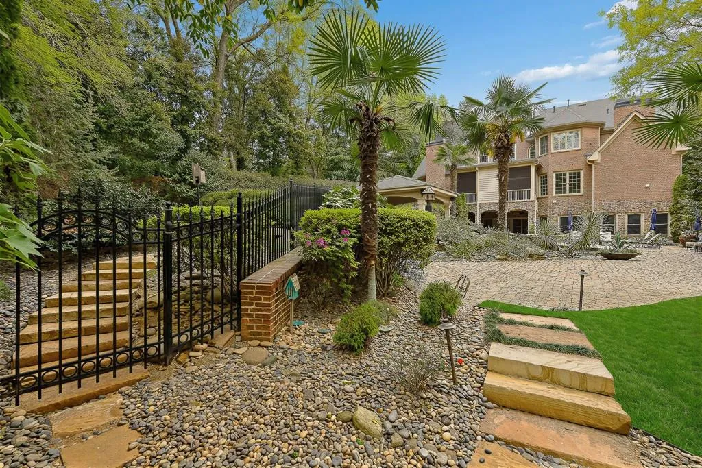 4966 Long Island Drive, Atlanta, Georgia 30327, 5 Bedrooms Bedrooms, ,6 BathroomsBathrooms,Residential,For Sale,4966 Long Island Drive,7746683