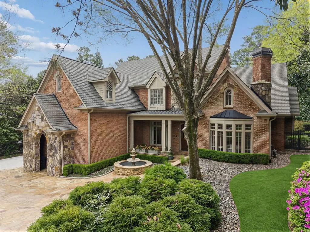 4966 Long Island Drive, Atlanta, Georgia 30327, 5 Bedrooms Bedrooms, ,6 BathroomsBathrooms,Residential,For Sale,4966 Long Island Drive,7746683