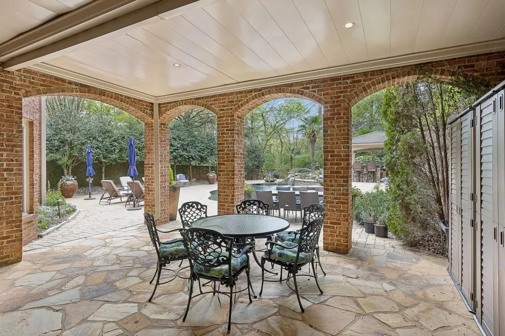4966 Long Island Drive, Atlanta, Georgia 30327, 5 Bedrooms Bedrooms, ,6 BathroomsBathrooms,Residential,For Sale,4966 Long Island Drive,7746683