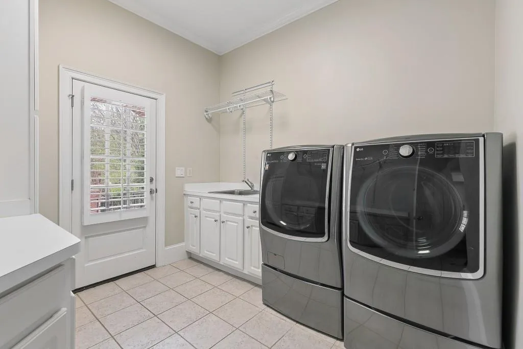 4966 Long Island Drive, Atlanta, Georgia 30327, 5 Bedrooms Bedrooms, ,6 BathroomsBathrooms,Residential,For Sale,4966 Long Island Drive,7746683