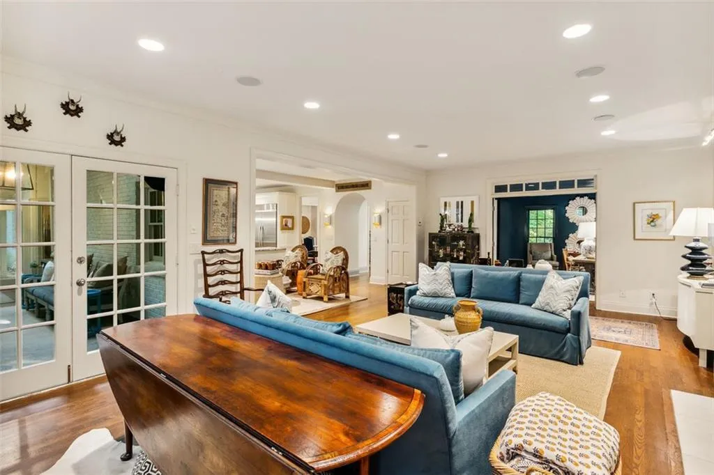 655 River Chase Point, Sandy Springs, Georgia 30328, 5 Bedrooms Bedrooms, ,4 BathroomsBathrooms,Residential,Sold,655 River Chase Point,7123466