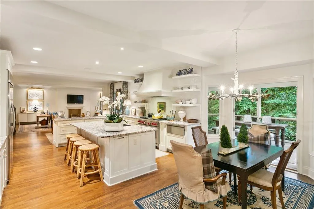 655 River Chase Point, Sandy Springs, Georgia 30328, 5 Bedrooms Bedrooms, ,4 BathroomsBathrooms,Residential,Sold,655 River Chase Point,7123466